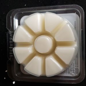 HOST PICK. Retired PartyLite Scent Plus Melts-Iced Snowberries